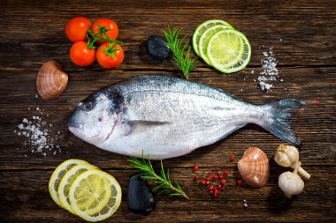 Aromatik maddeler ile taze dorado