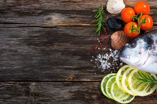 Fresh dorado with aromatic ingredients — Stock Photo, Image