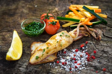 Ahtapot ve taze sebze