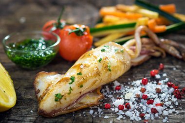 Ahtapot ve taze sebze