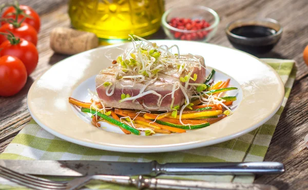 Gegrilde tonijnsteak — Stockfoto