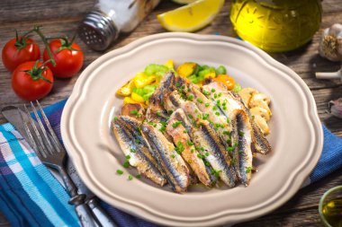 Kereviz ile ızgara hamsi