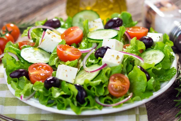 Greek vegetable salad with feta cheese — Stock Photo, Image