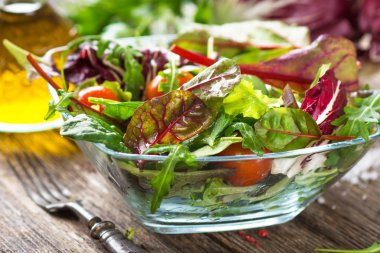Taze bahar salatası