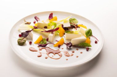 Keçi peyniri ve portakal salatası