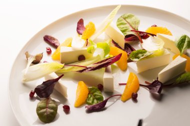 Keçi peyniri ve portakal salatası