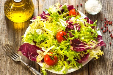 Taze bahar salatası