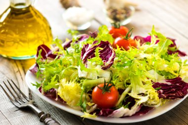 Taze bahar salatası