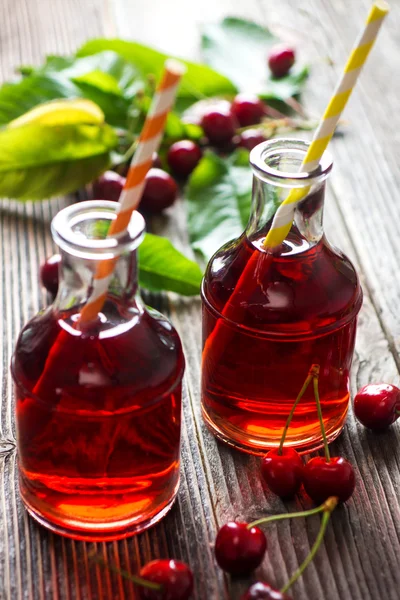 Succo di ciliegia fatto in casa — Foto Stock