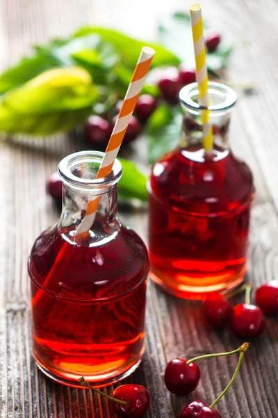 Succo di ciliegia fatto in casa — Foto Stock