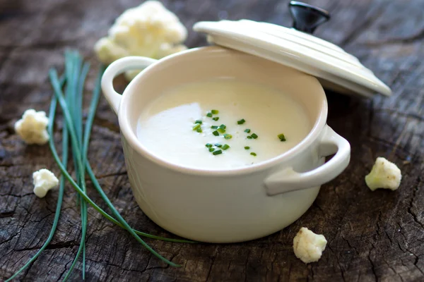 Вершковий цвітна капуста суп — стокове фото