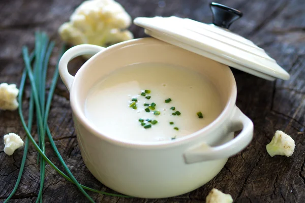 Cremige Blumenkohl-Suppe — Stockfoto