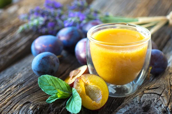 Glass with plum smoothie — Stock Photo, Image