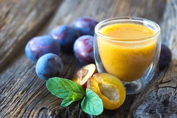 Glass with plum smoothie — Stock Photo, Image