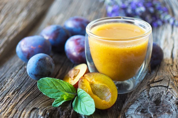 Glass with plum smoothie — Stock Photo, Image
