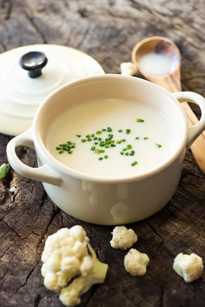 Cremige Blumenkohl-Suppe — Stockfoto