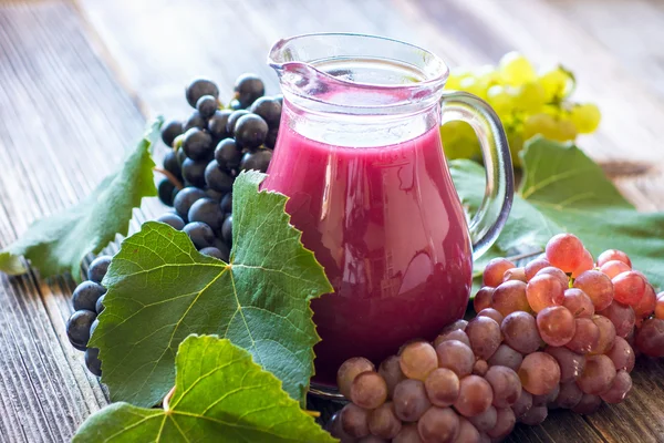 Frische Trauben und Saft — Stockfoto