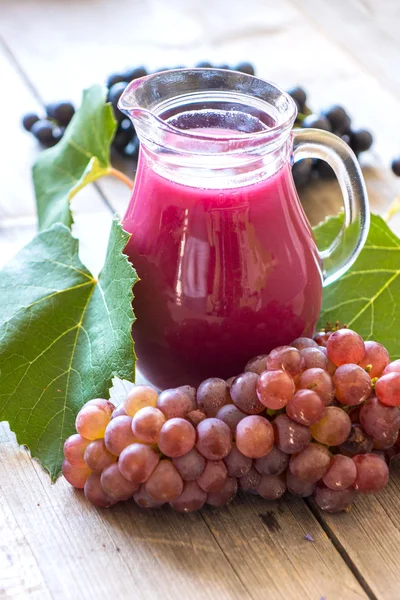 Świeżych winogron i sok — Zdjęcie stockowe