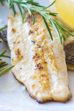 Izgara balık filetosu.