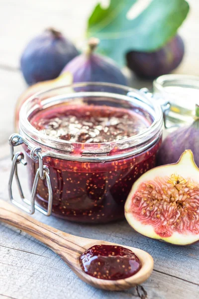 Fig marmelade in glazen pot — Stockfoto