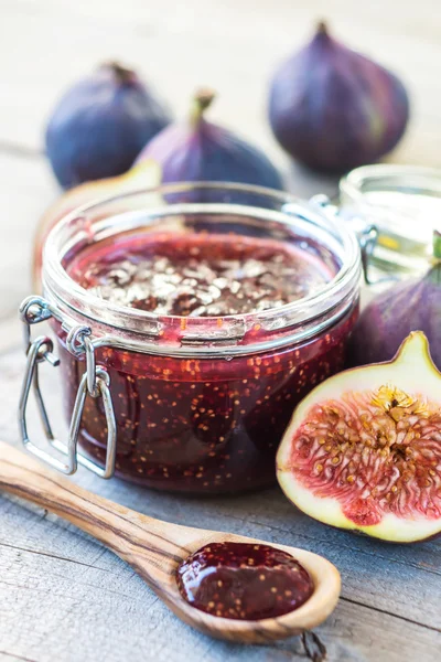 Fig marmelade in glazen pot — Stockfoto