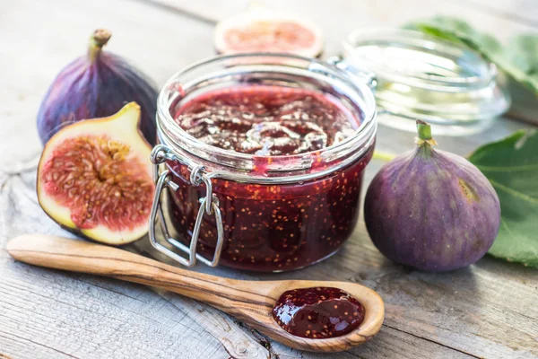 Marmellata di fichi in vaso di vetro — Foto Stock