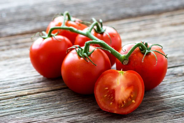 Помидор со свежими помидорами — стоковое фото