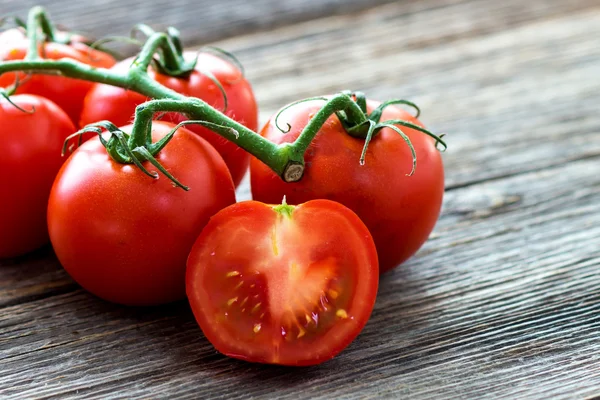 Помидор со свежими помидорами — стоковое фото