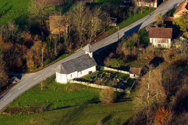 dağlarda kırsal köy