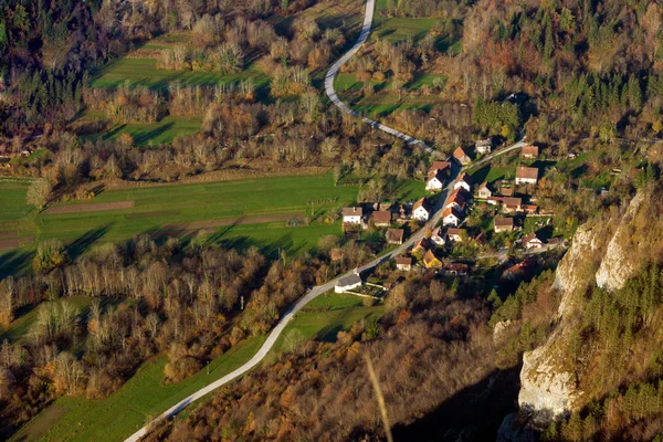 Ländliches Dorf in den Bergen — Stockfoto