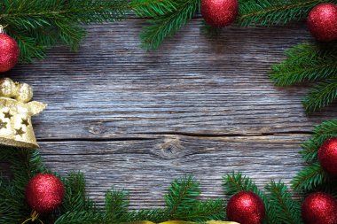 Noel köknar ağacı süsle