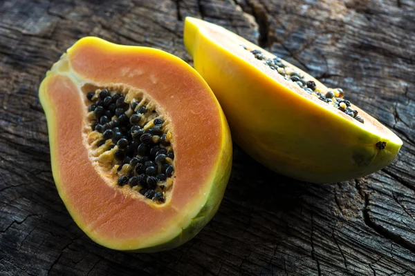 Papaia fresca affettata — Foto Stock