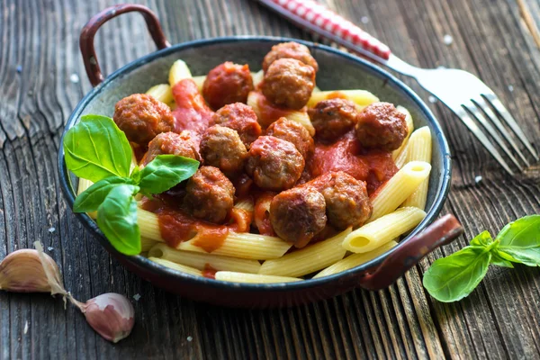 Pasta with meatballs and tomato sauce — Stock Photo, Image