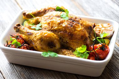 Sebzeli kızarmış tavuk.