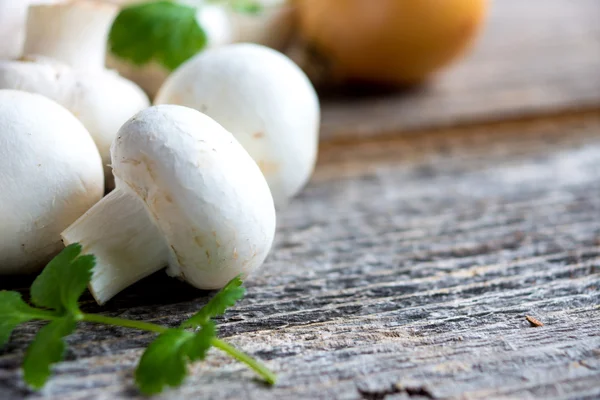 Ingredienti per uova strapazzate con funghi — Foto Stock