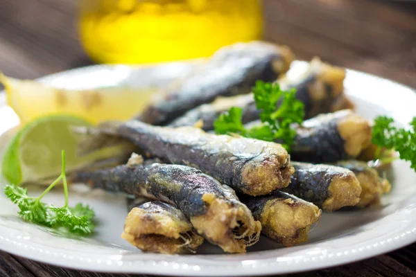 Smažené sardinky s citronem — Stock fotografie