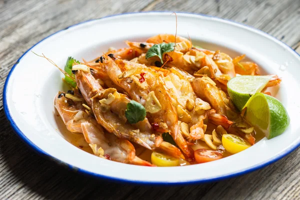 Camarones asados con ajo —  Fotos de Stock