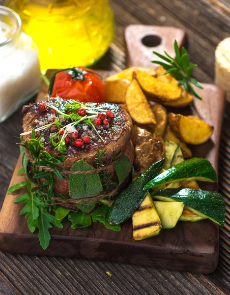 Grilled beef steak — Stock Photo, Image