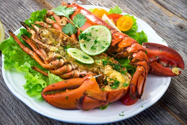 Boiled lobster with vegetables and herbs — Stock Photo, Image