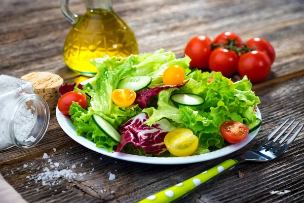 Salada de legumes frescos — Fotografia de Stock