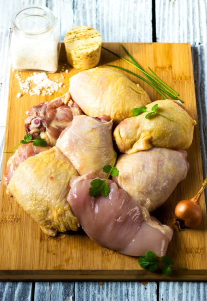 Nyers csirkehús darabjai — Stock Fotó
