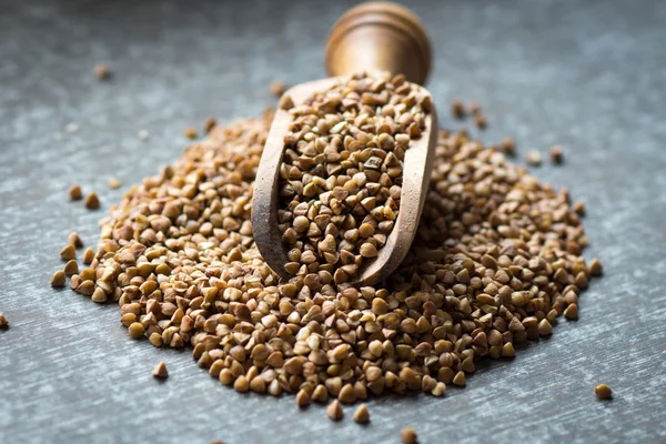 Pile of raw buckwheat — Stock Photo, Image