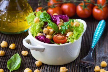 taze karışık sebze salatası