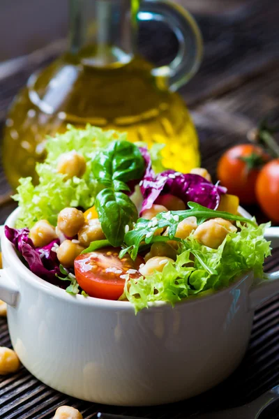 新鮮な混合野菜のサラダ — ストック写真