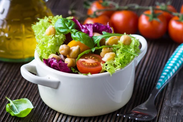 Fresh mixed vegetable salad — Stock Photo, Image