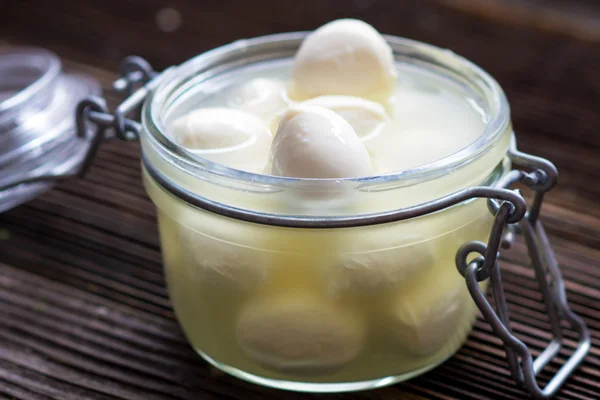 Mozzarella in glazen pot — Stockfoto