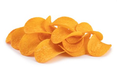 Beyaz arkaplanda izole edilmiş patates cipsi..