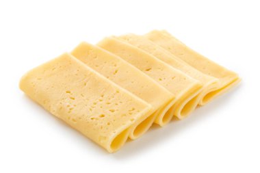 Beyaz arka planda izole edilmiş peynir dilimleri.