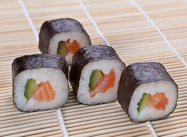 Sushi på matta — Stockfoto