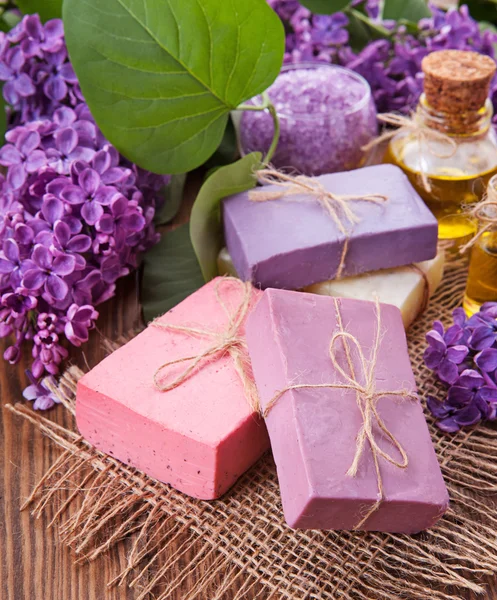 Soap and flowers — Stock Photo, Image